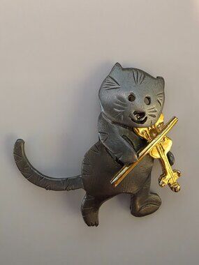 Vintage ULTRA CRAFT Pewter Cat Playing Gold Violin Fiddle Pin Brooch